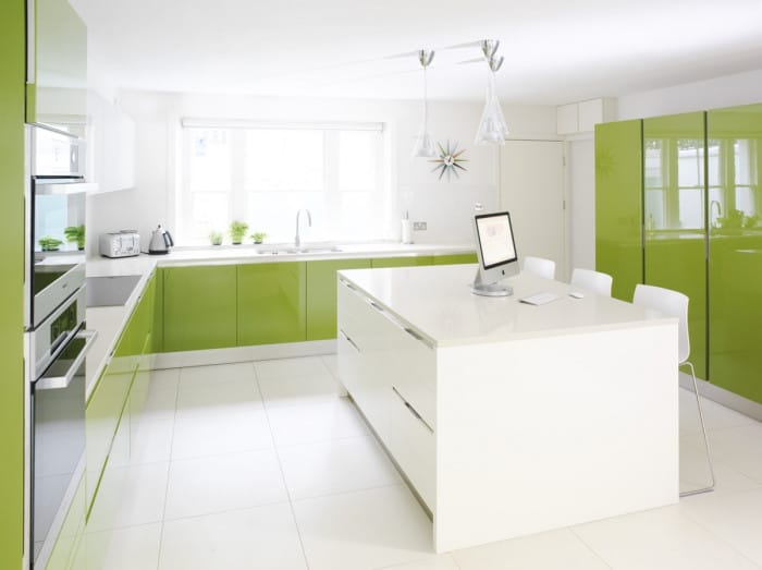 Thiết kế nội thất nhà bếp ở Hà Nội màu xanh lá cây - Azio Home
